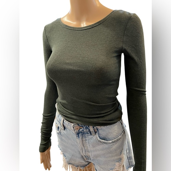 Super cute and stretchy Wilfred top - Picture 4 of 6